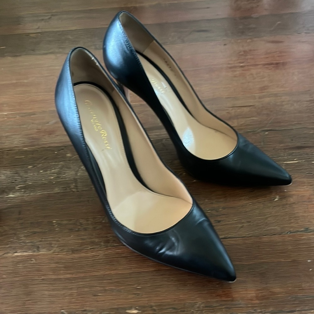 Gianvito Rossi black heels 40
